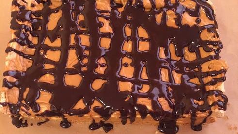 пирожное сникерс