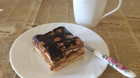 пирожное сникерс