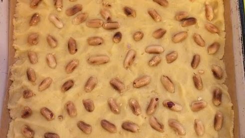 пирожное сникерс