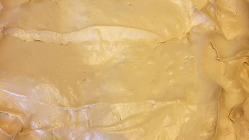 пирожное сникерс