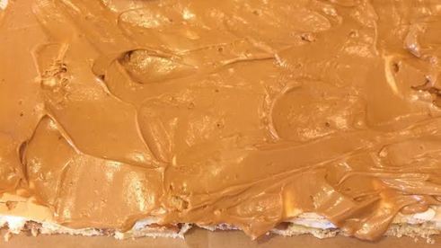 пирожное сникерс