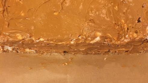 пирожное сникерс