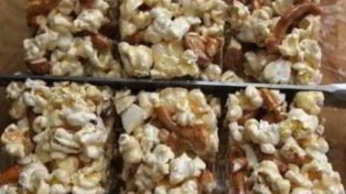 пирожные из попкорна с миндалем