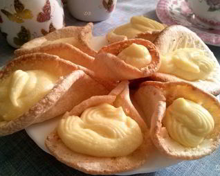 Пирожные Лепестки с кремом