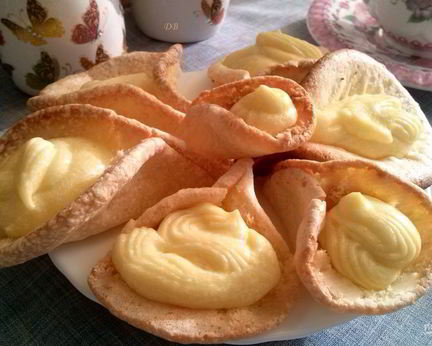 Пирожные Лепестки с кремом