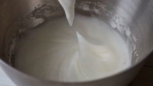 пирожные макарон с мятным ганашем