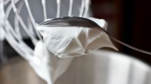 пирожные макарон с мятным ганашем