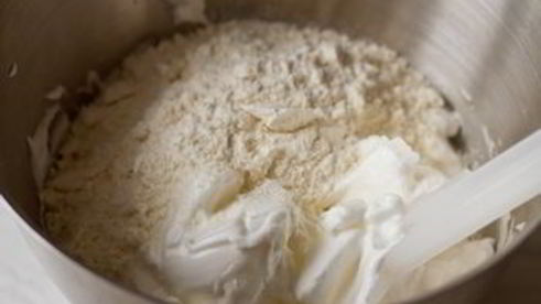 пирожные макарон с мятным ганашем