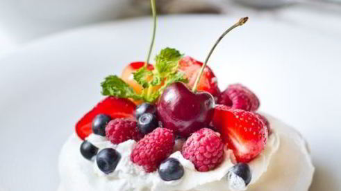 пирожные павлова с ягодами