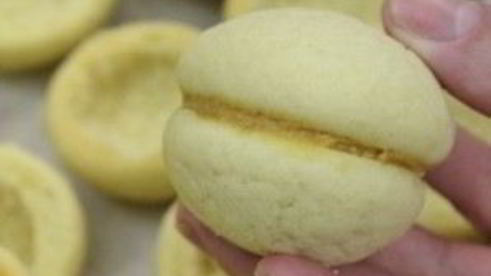 пирожные персики