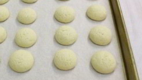 пирожные персики