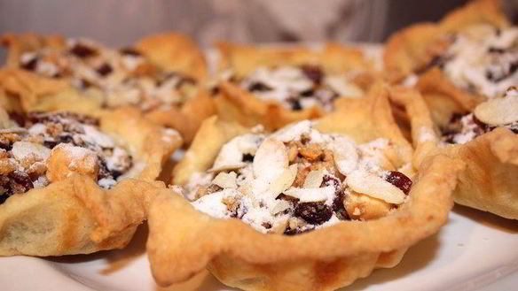 Рецепт Пирожные с клюквой и орехами