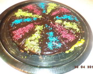 Разноцветное пирожное