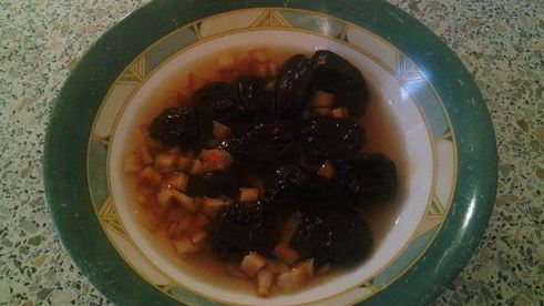 ромовые пирожные с черносливом и цукатами