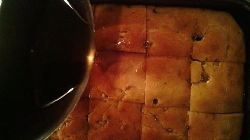 ромовые пирожные с черносливом и цукатами