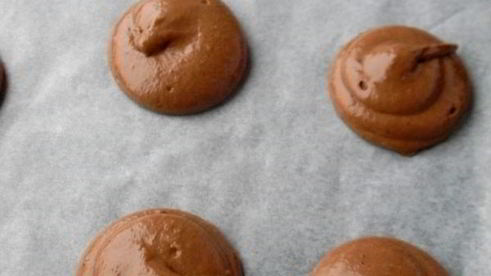 шоколадное пирожное с зефиром