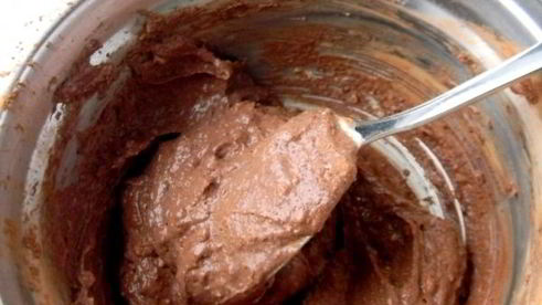 шоколадное пирожное с зефиром