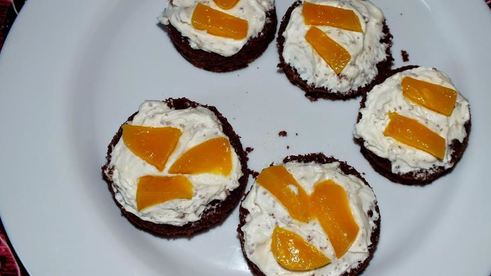 шоколадные пирожные со сливочно-ванильным кремом