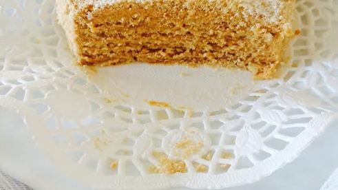 слоеное медовое пирожное