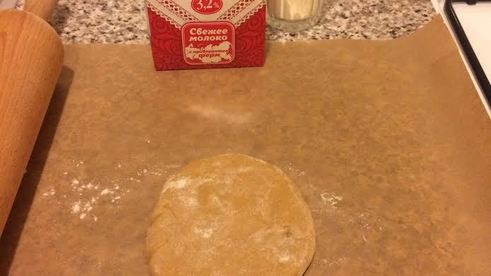 слоеное медовое пирожное