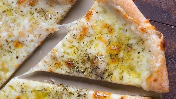 Рецепт Белая пицца с итальянской смесью трав