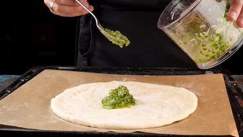 домашняя пицца с моцареллой и креветками