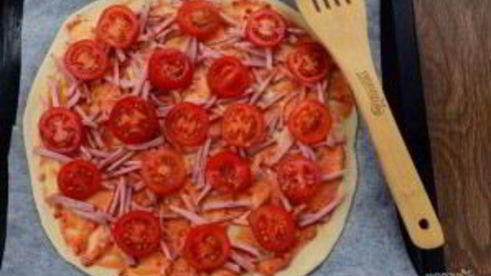 пицца домашняя с колбасой