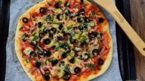 пицца домашняя с колбасой