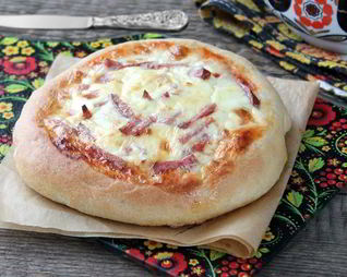 Пицца из хлебного теста