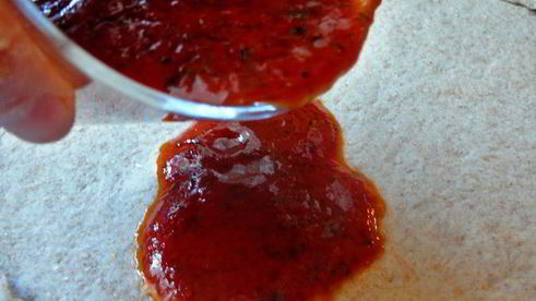 пицца из ржаного тестаохотничьяс лисичками и колбасками