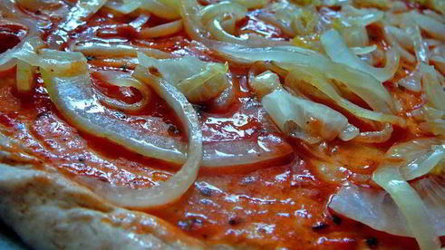 пицца из ржаного тестаохотничьяс лисичками и колбасками