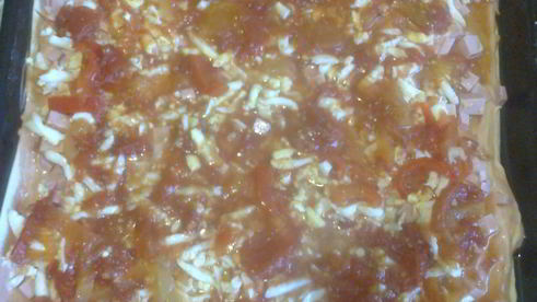 пицца из слоеного теста с лечо