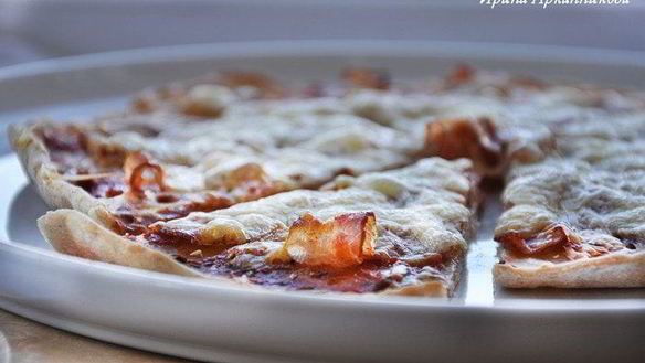 Рецепт Пицца из цельнозерновой муки с беконом