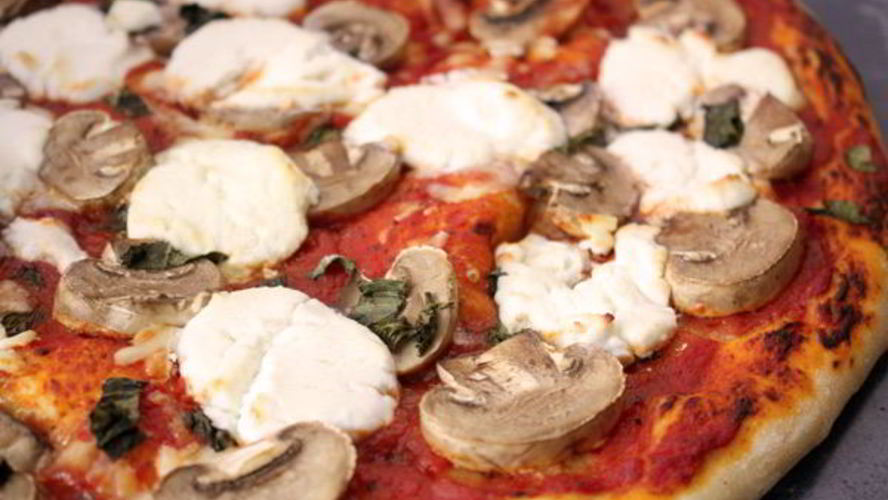 Рецепт пицца с грибами и козьим сыром