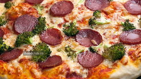 пицца с колбасой и брокколи