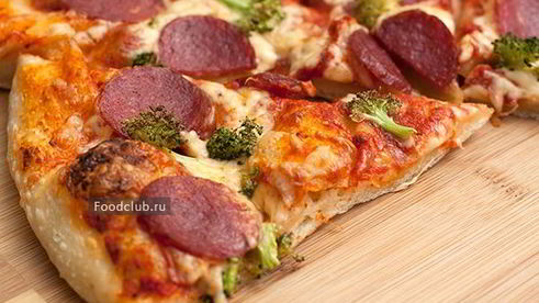 пицца с колбасой и брокколи