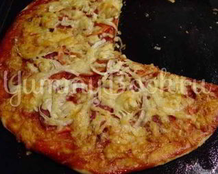 Пицца с колбасой к пиву