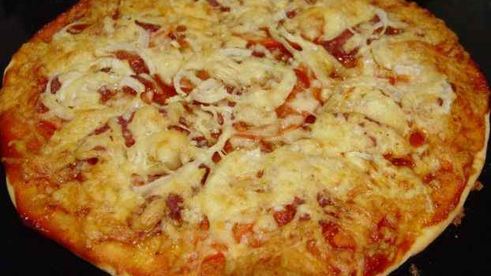 пицца с колбасой к пиву