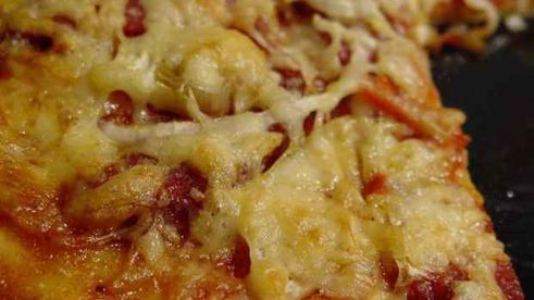 пицца с колбасой к пиву