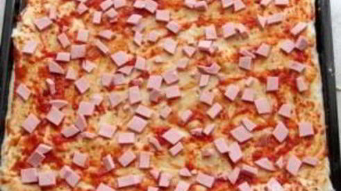 пицца с колбасой на дрожжевом тесте