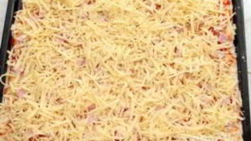 пицца с колбасой на дрожжевом тесте