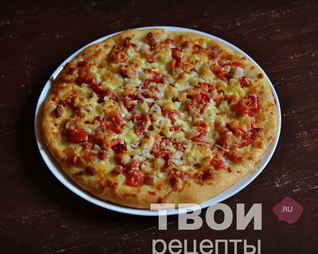 Пицца с колбасой