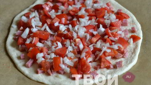 пицца с колбасой