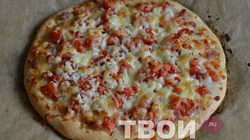 пицца с колбасой