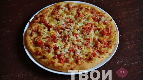 пицца с колбасой