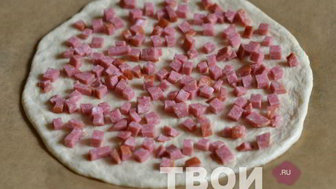 пицца с колбасой
