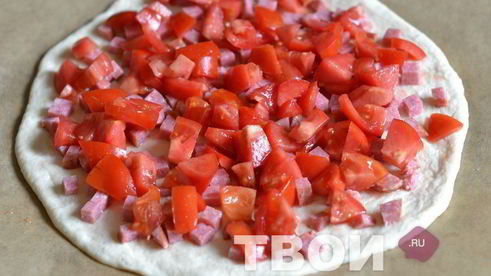 пицца с колбасой