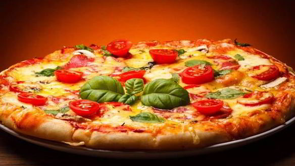 Рецепт Пицца с козьим сыром, помидорами и ветчиной