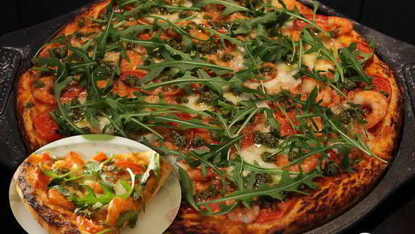 Рецепт Пицца с креветками и рукколой