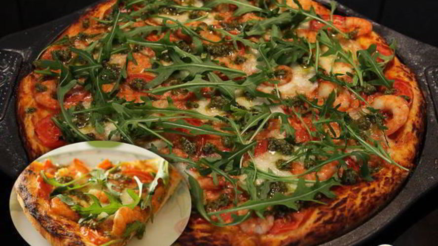 Рецепт пицца с креветками и рукколой